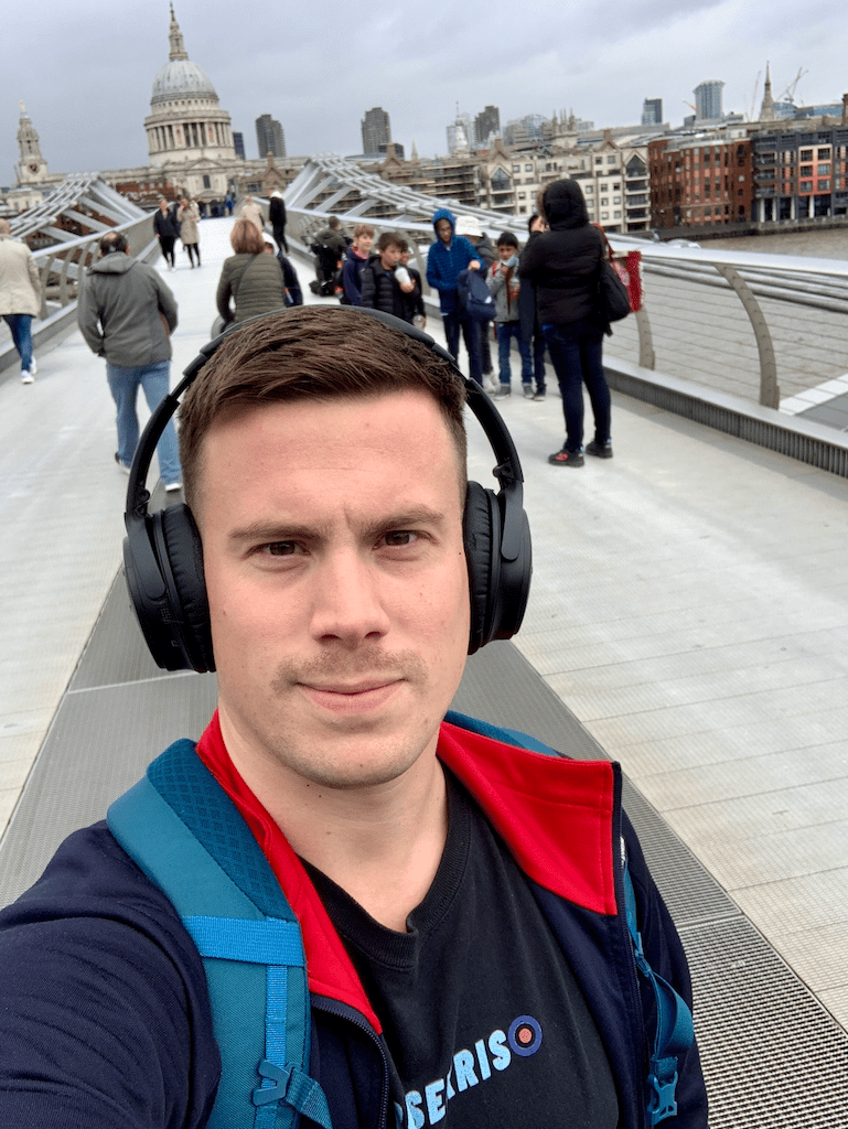millennium bridge london selfie