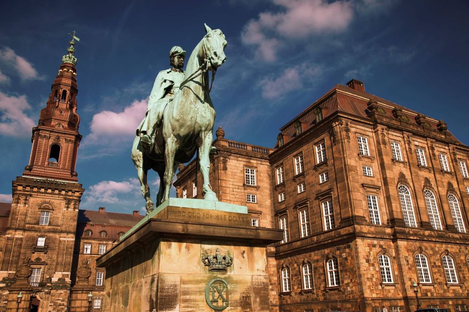 christiansborg statue