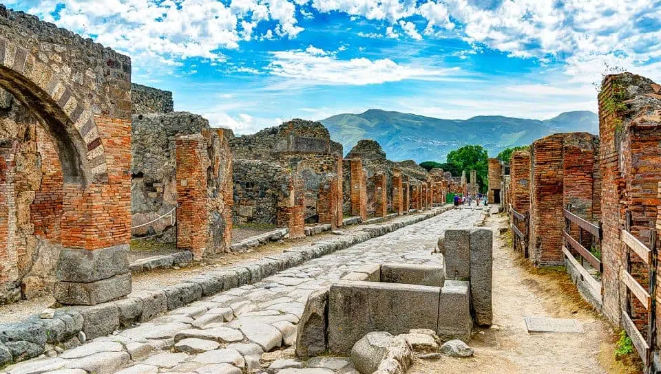 pompeii italy