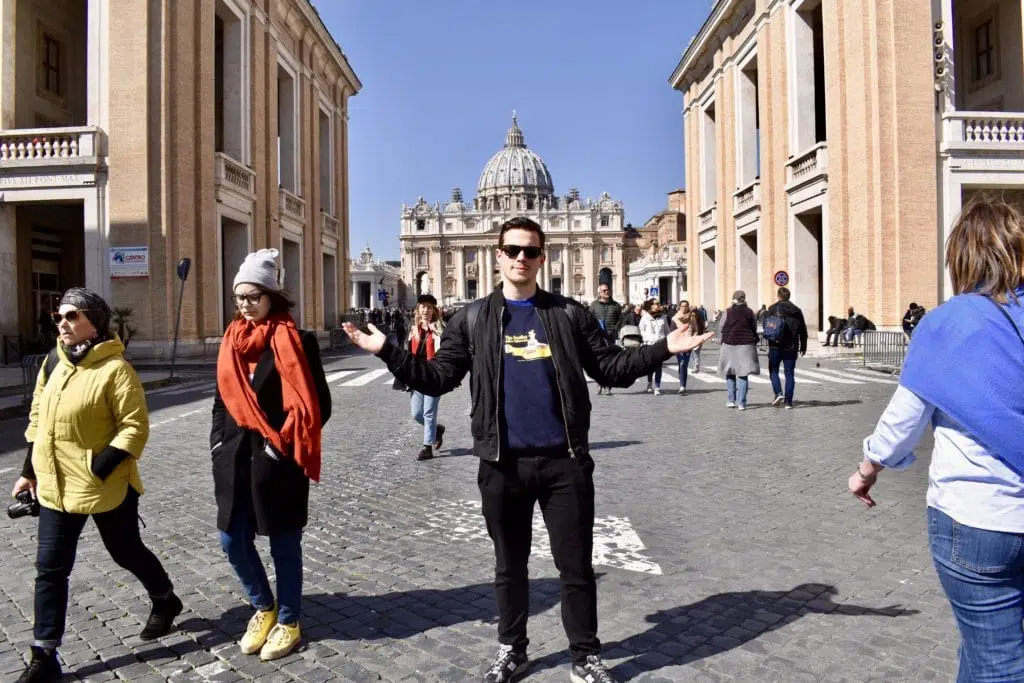 travel blogger in st peter's square rome
