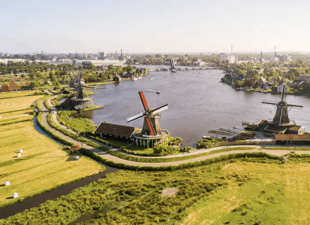 The 18 Best Things to Do in Amsterdam + Top Attractions & Hidden Gems 🇳🇱 32 volendam day trip