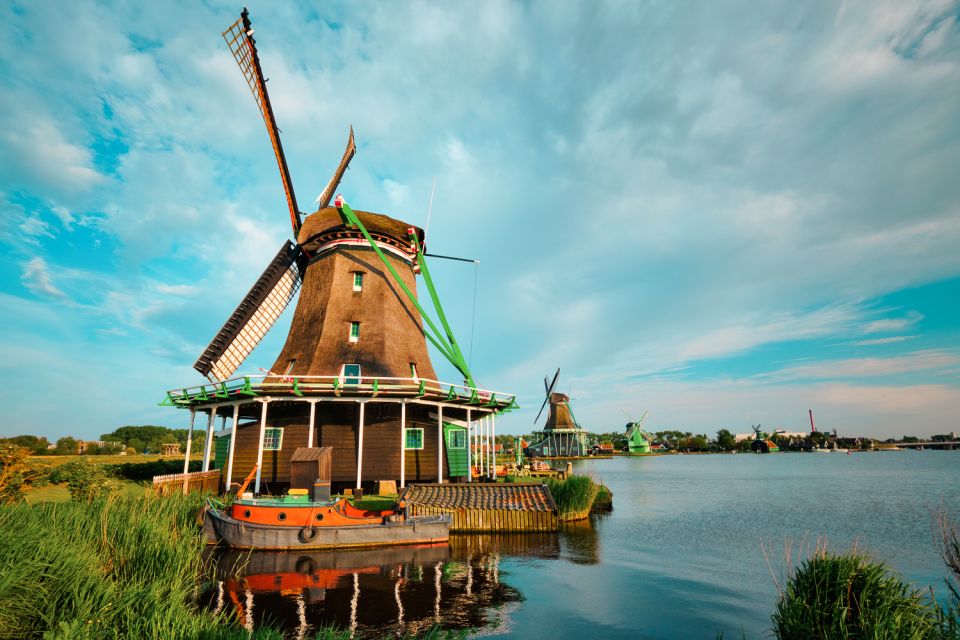 volendam windmills
