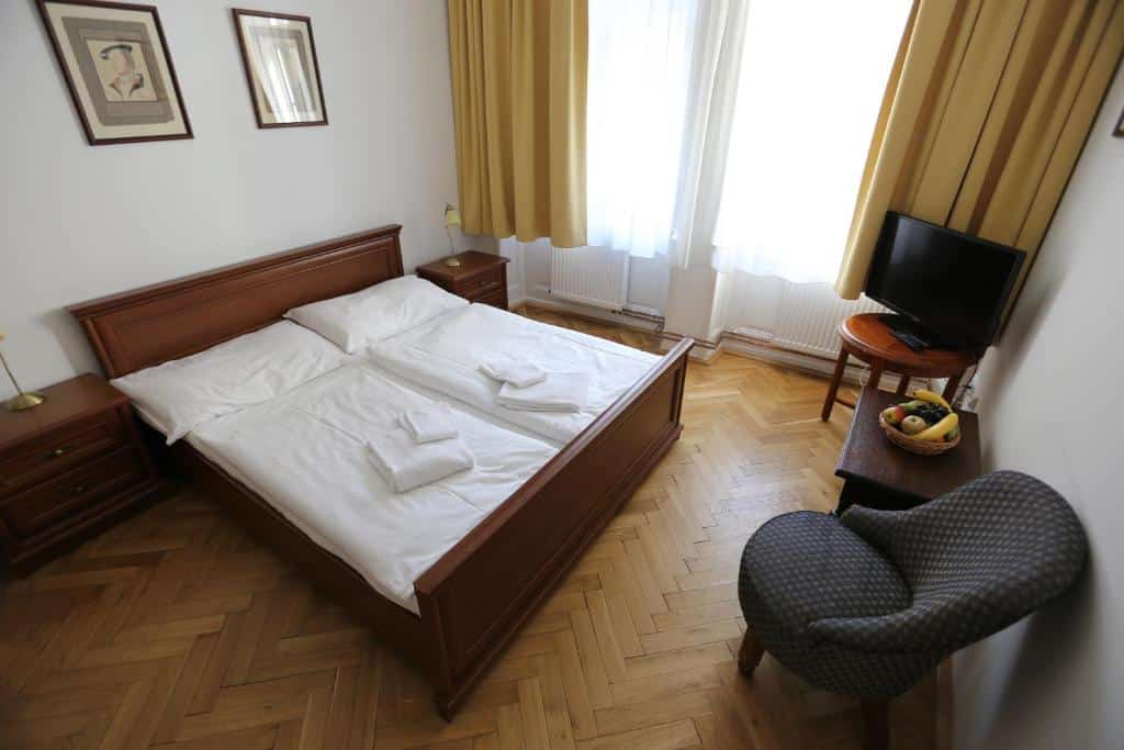 Hotel King George prague room, cheap place to stay in Prague Old Town
