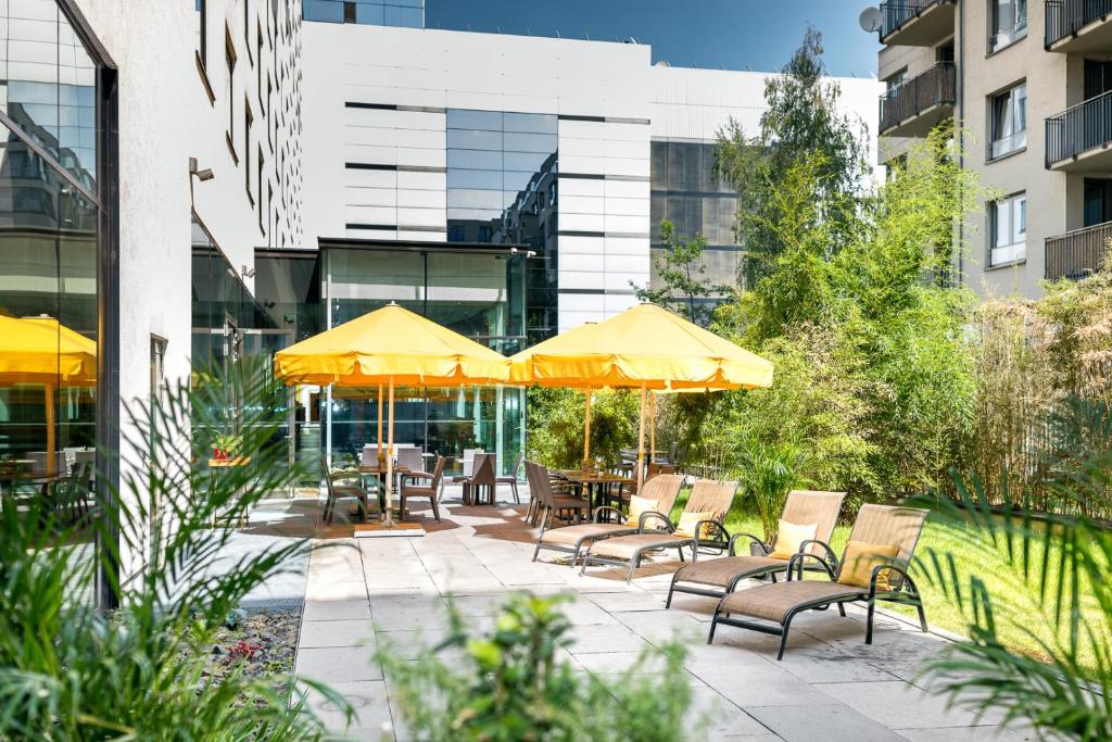 OREA Hotel Angelo Praha outdoor area