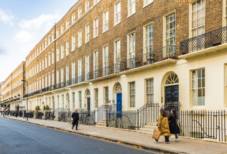 Where to Stay in London? 7 Best Areas & Places to Stay (+Avoid!)