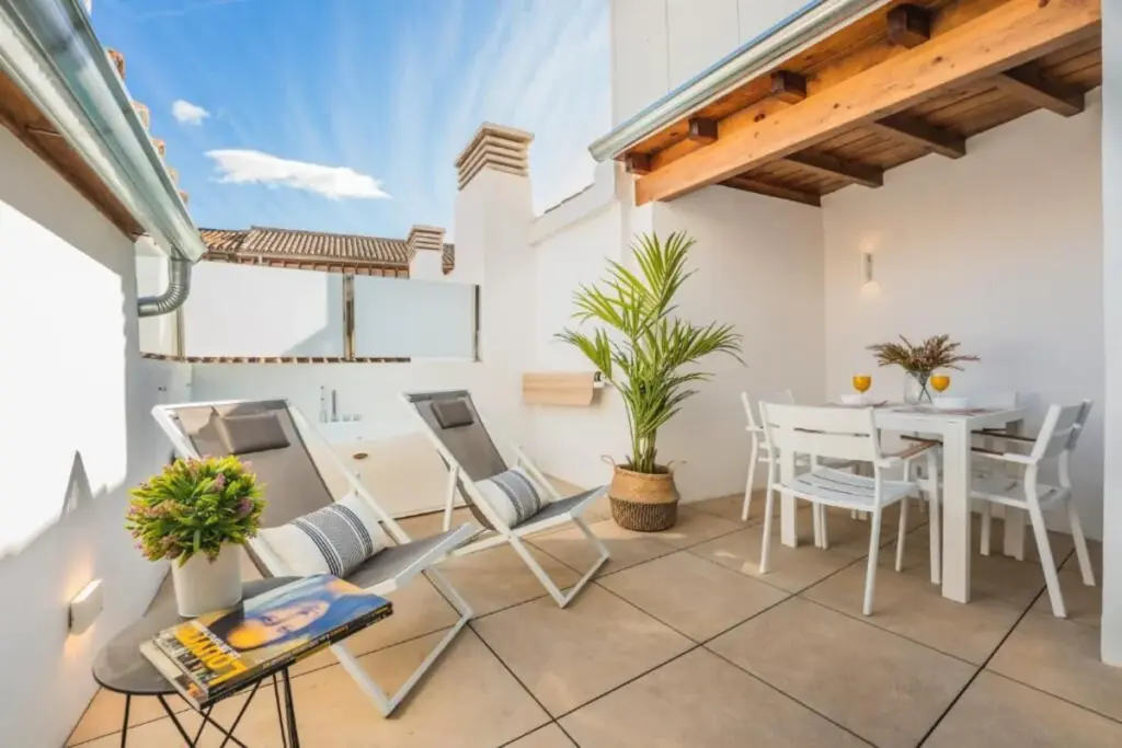 Where to Stay in Malaga? 3 Best Areas & Places to Stay + Nearby Holiday Towns 🇪🇸 41 Debambu Suites Malaga City Centre