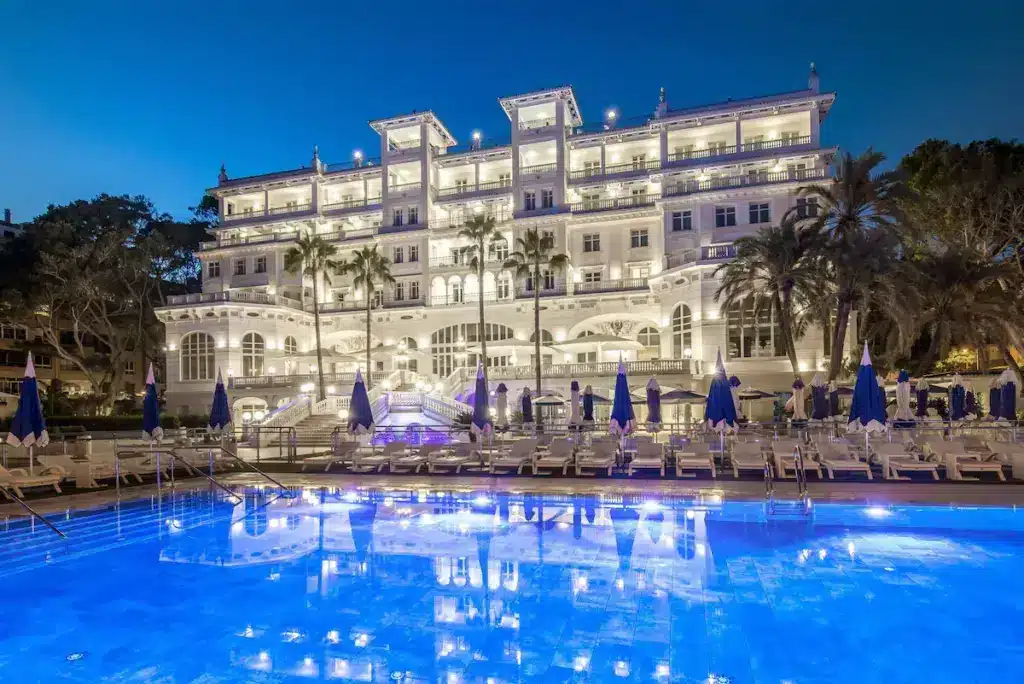 Where to Stay in Malaga? 3 Best Areas & Places to Stay + Nearby Holiday Towns 🇪🇸 47 Gran Hotel Miramar GL swimmingpool