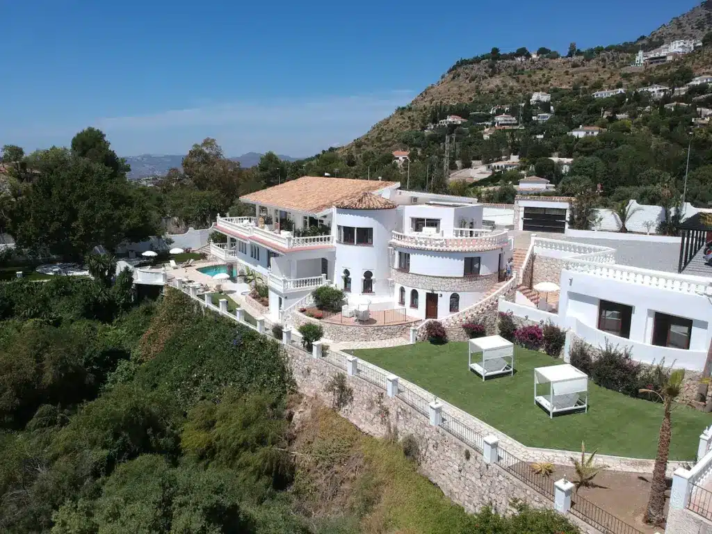 Where to Stay in Malaga? 3 Best Areas & Places to Stay + Nearby Holiday Towns 🇪🇸 61 Mijas Residence