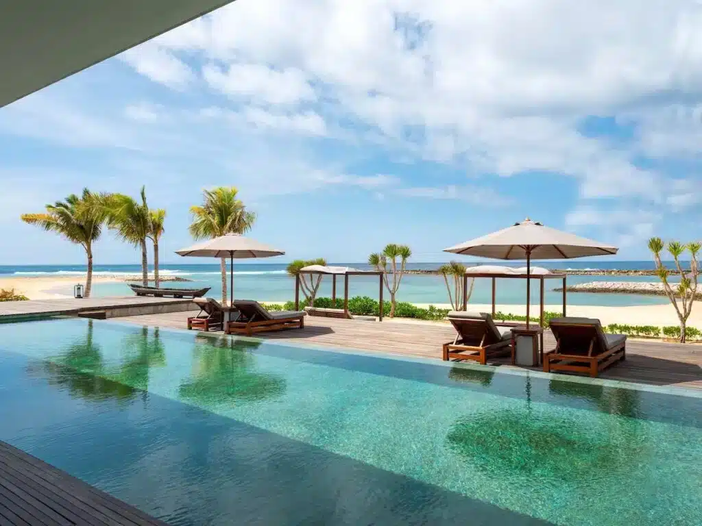 The Apurva Kempinski Bali pool and beach