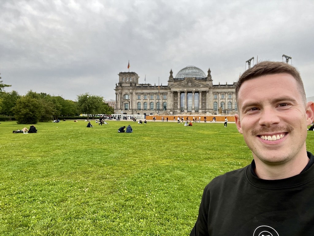 Kris in front of Berlin Reichstag