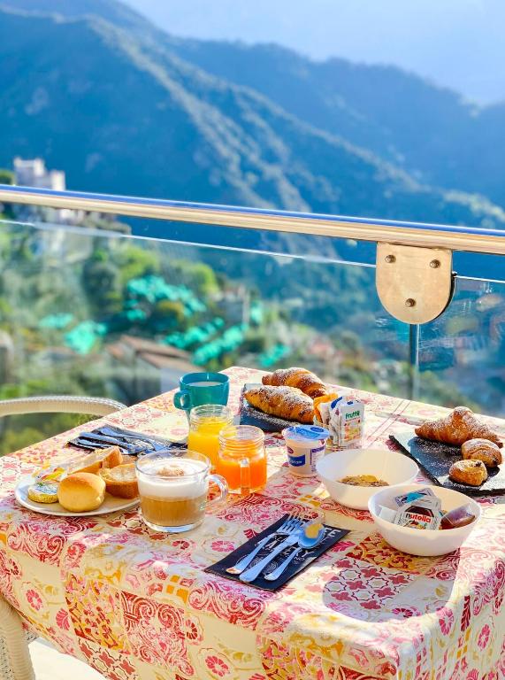 Hotel Bonadies breakfast with a view
