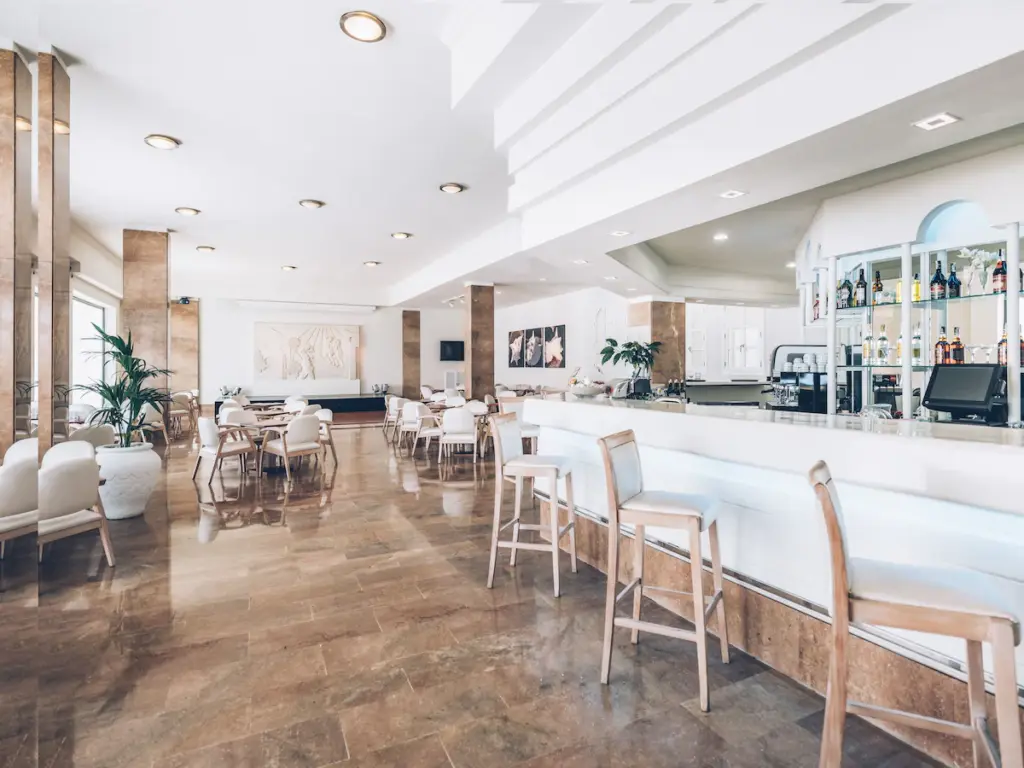 Where to Stay in Tenerife? 5 Best Areas + Places to Stay ☀️ 48 Iberostar Las Dalias bar