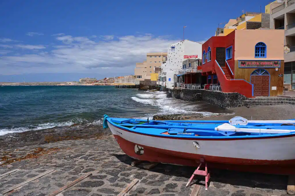 Where to Stay in Tenerife? 5 Best Areas + Places to Stay ☀️ 52 El Médano