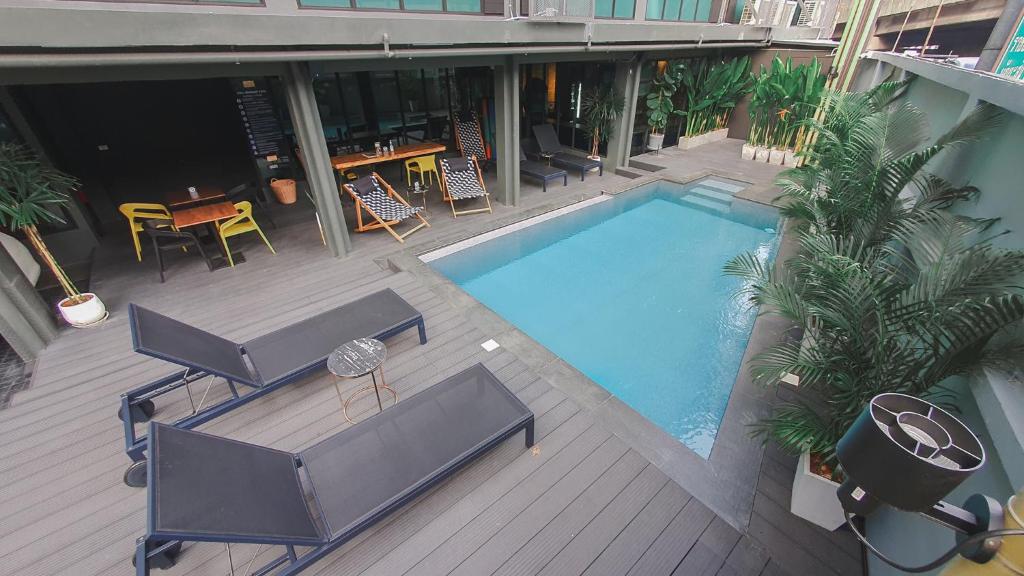 Hotel Ordinary Bangkok pool