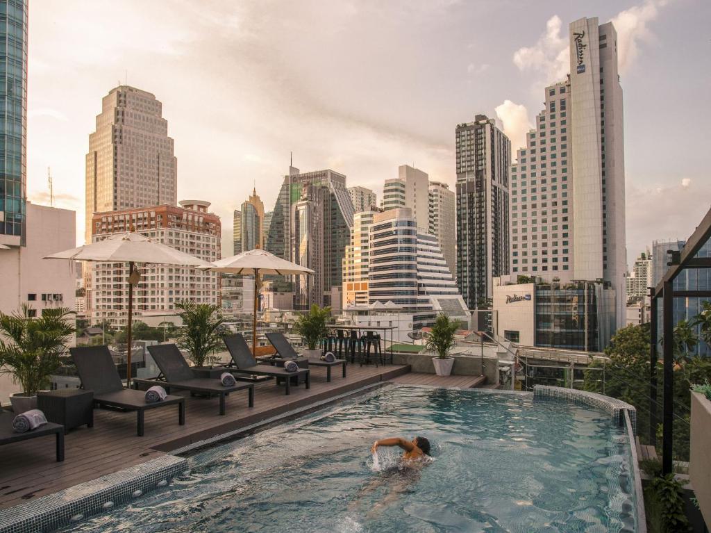 Tastoria Collection Sukhumvit rooftop pool