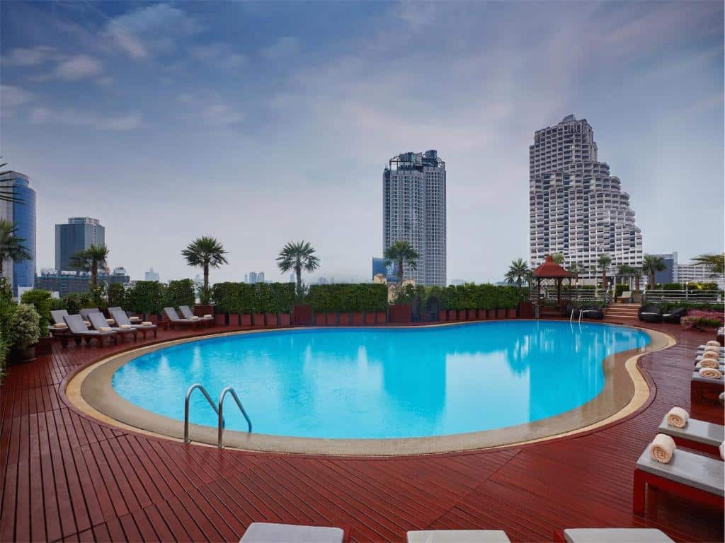 Centre Point Silom pool