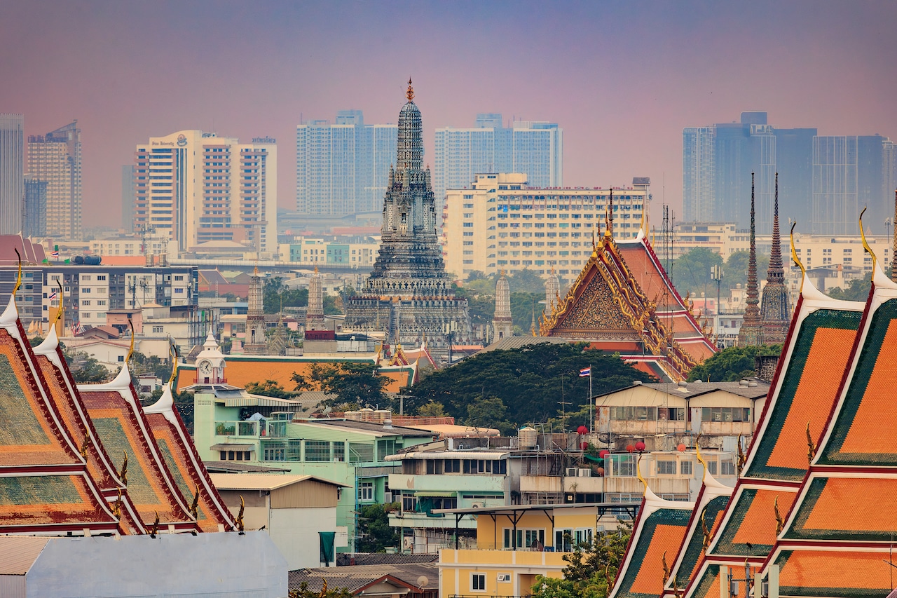 Walking in Silom and Sathorn - Bangkok Downtown 2023 [4K HDR]