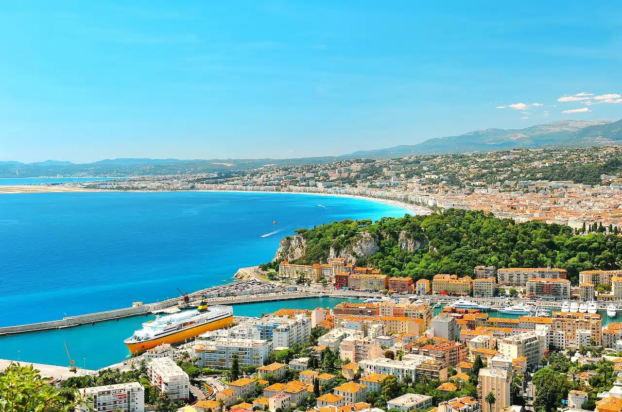 where to stay in nice