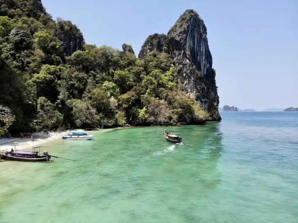 where to stay in thailand