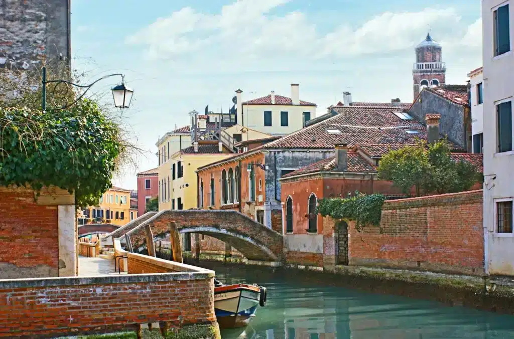Where to Stay in Venice? 5 Best Areas & Places to Stay (+ Avoid!) š®š¹ 9 Dorsoduro, a charming area in Venice