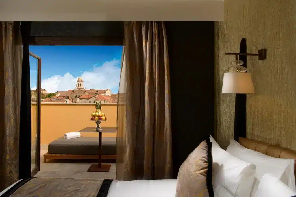 Where to Stay in Venice? 5 Best Areas & Places to Stay (+ Avoid!) š®š¹ 10 Palazzo Veneziano