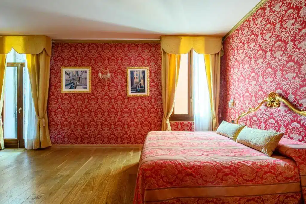 Where to Stay in Venice? 5 Best Areas & Places to Stay (+ Avoid!) š®š¹ 8 Residenza Caā San Marco, cheap place to stay in Venice
