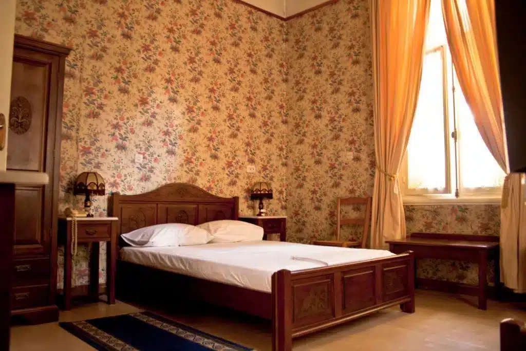 Where to Stay in Athens? The 3 Best Areas & Places to Stay + Avoid! 🇬🇷 21 Hotel Acropolis House
