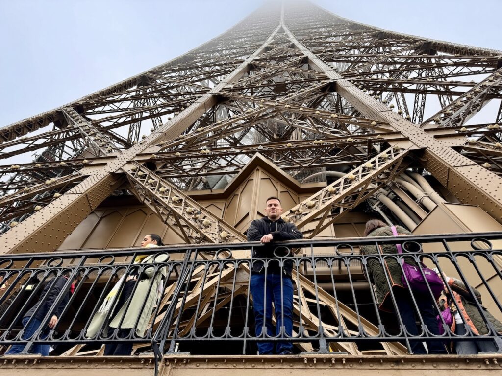 Kristoffer Føns in the eiffel tower