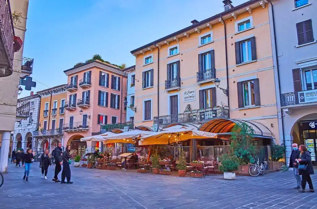 Where to stay in Lake Garda? 6 Best Areas & Places to Stay + Where to Avoid! 🇮🇹 24 Desenzano del Garda, large city in Lake Garda