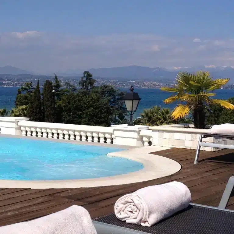 Where to stay in Lake Garda? 6 Best Areas & Places to Stay + Where to Avoid! 🇮🇹 25 Palace Hotel Desenzano