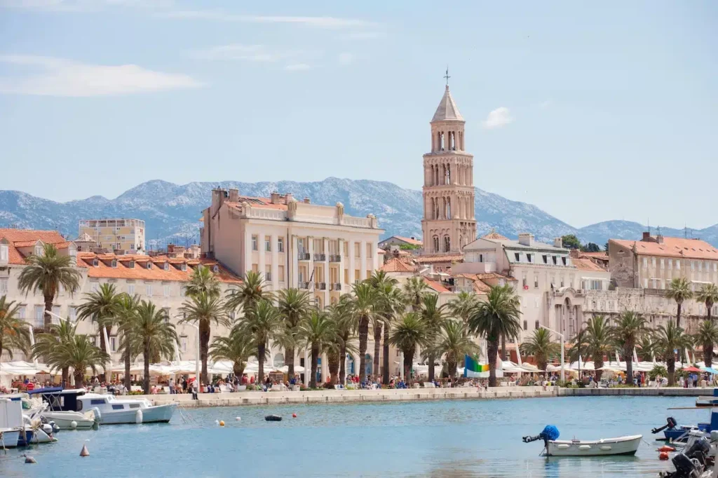 Where to stay in Split? 3 Best Areas + Places to Stay (+ Avoid!) 🇭🇷 14 old town split croatia