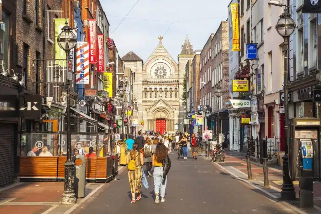 Where To Stay in Dublin? 4 Best Areas & Places to Stay + Avoid! ๐ฎ๐ช 22 Dublin Grafton Street