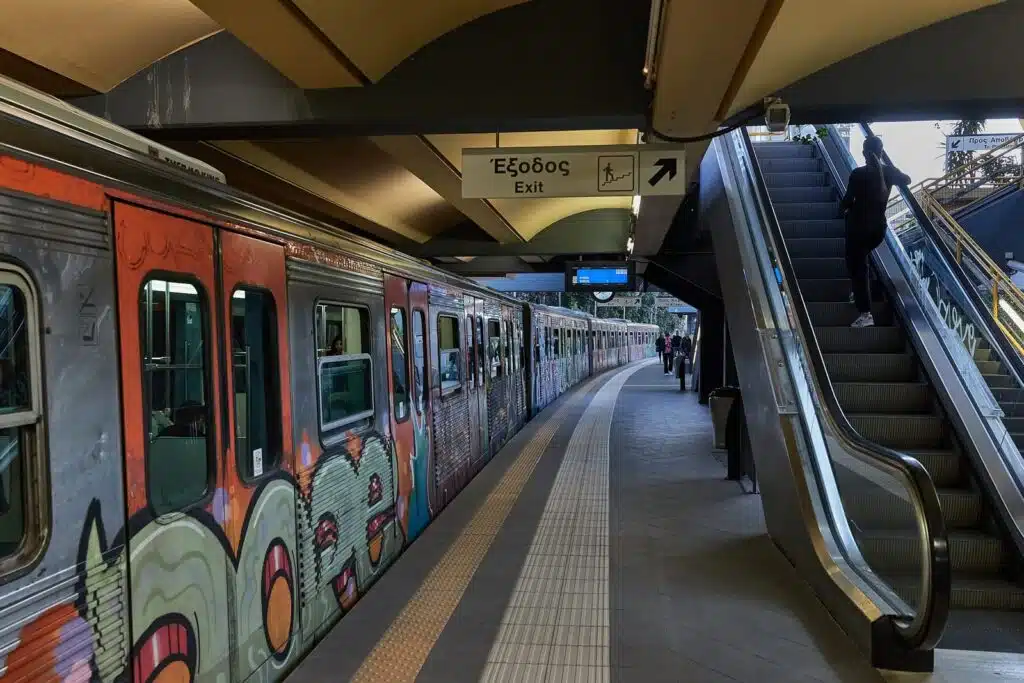 20 Best Things to Do in Athens - Famous Sights & Hidden Local Gems 🇬🇷 40 Athens metro