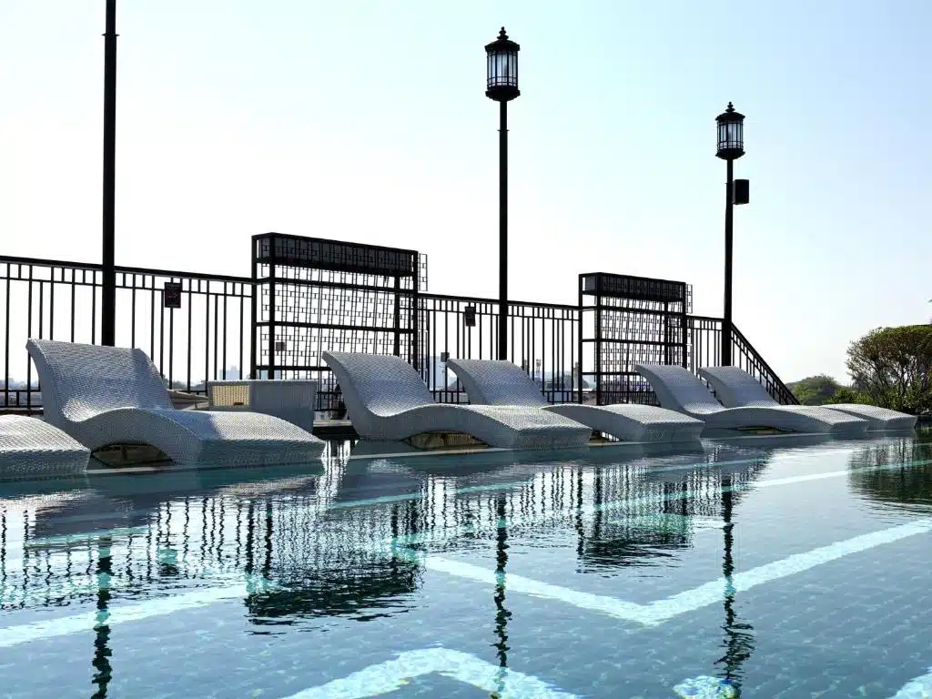 Glory Boutique Suites Chiang Mai rooftop pool area