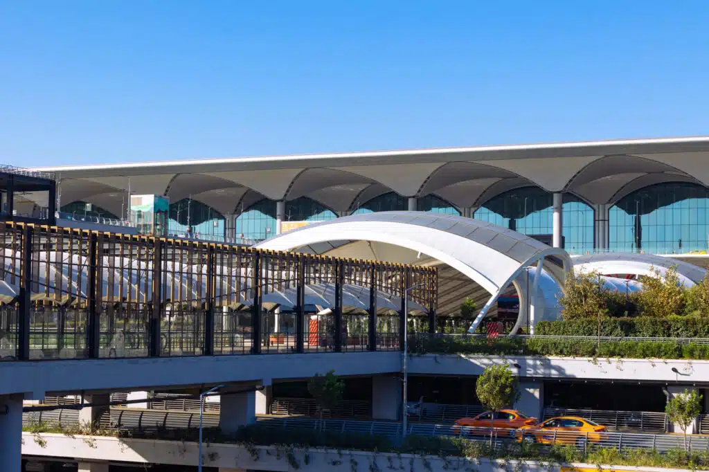 How To Get From Istanbul Airport to City Centre - Complete Transport Guide 🇹🇷 12 Istanbul airport metro