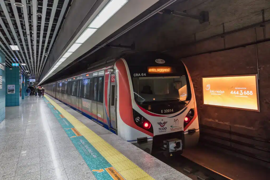 How To Get From Istanbul Airport to City Centre - Complete Transport Guide 🇹🇷 14 Istanbul metro