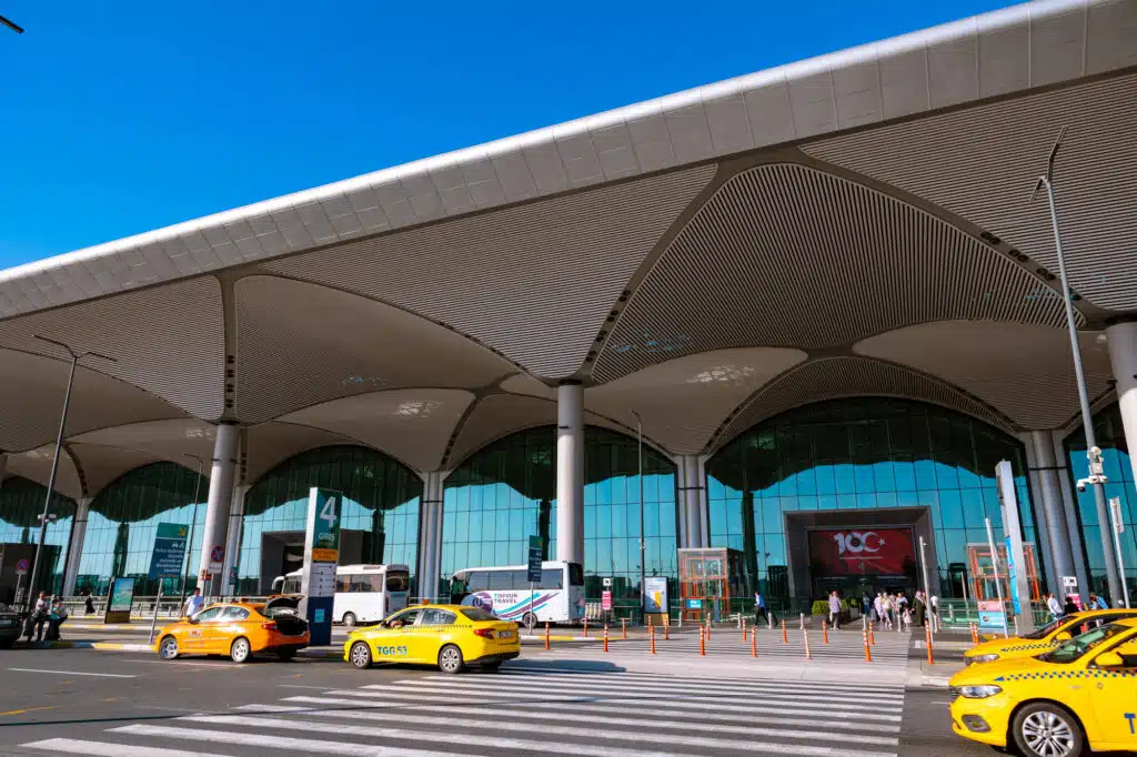 How To Get From Istanbul Airport to City Centre - Complete Transport Guide 🇹🇷 16 Istanbul airport taxis