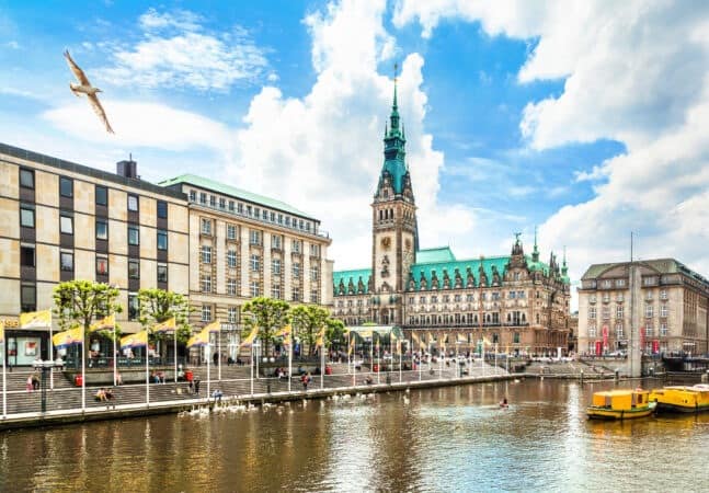 Where to Stay in Hamburg? The 7 Best Areas & Places to Stay 🇩🇪 11 Hamburg Town Hall