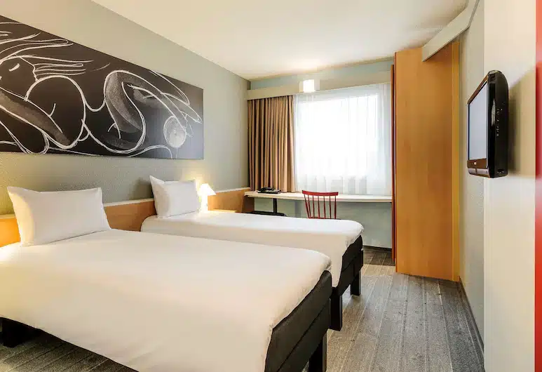 Where to Stay in Hamburg? The 7 Best Areas & Places to Stay 🇩🇪 16 ibis Hamburg Alsterring