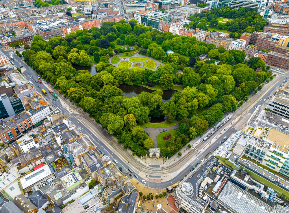 18 Best Things to Do in Dublin: Sights, Prices & Tips 28 Aerial view of St. Stephen's Green in the centre of Dublin