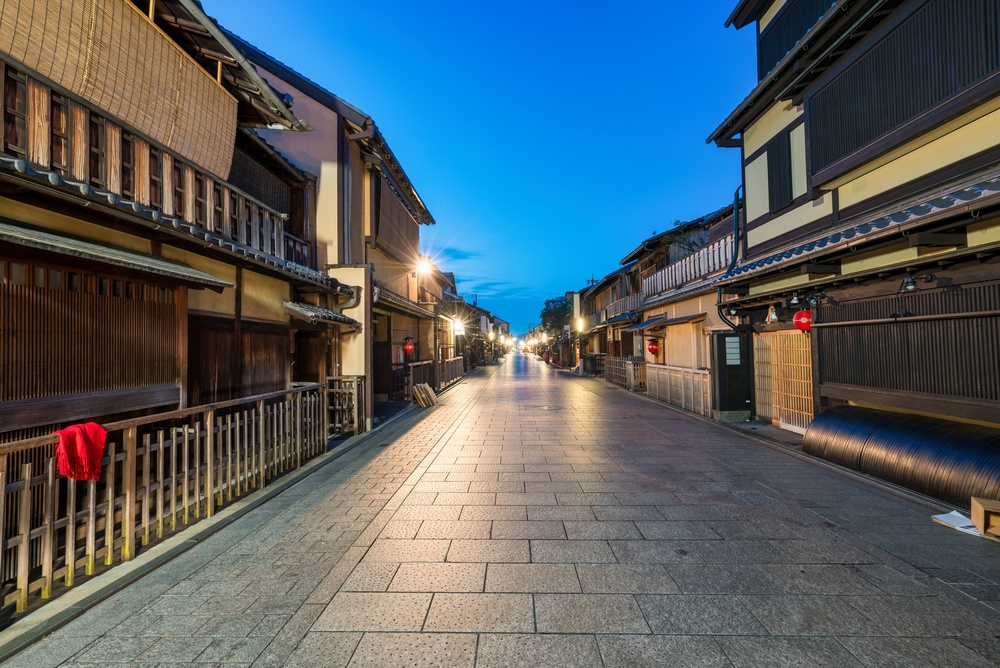 Hanamikoji street in Gion, Kyoto, at dawn