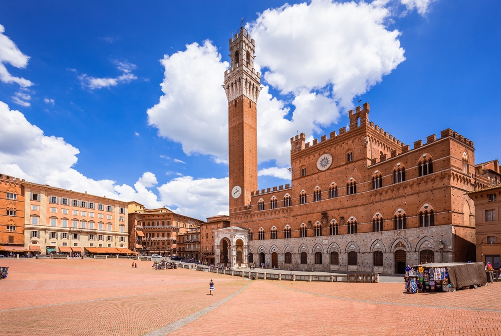20 Best Things to Do in Florence: Sights, Prices & Tips 41 Piazza del Campo with the town hall and the Torre del Mangia in Siena