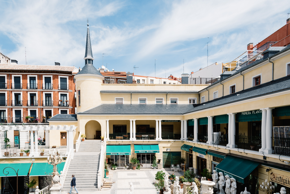18 Best Things to Do in Madrid: Sights, Prices & Tips 30 The El Rastro Sunday market in the streets around Ribera de Curtidores in Madrid