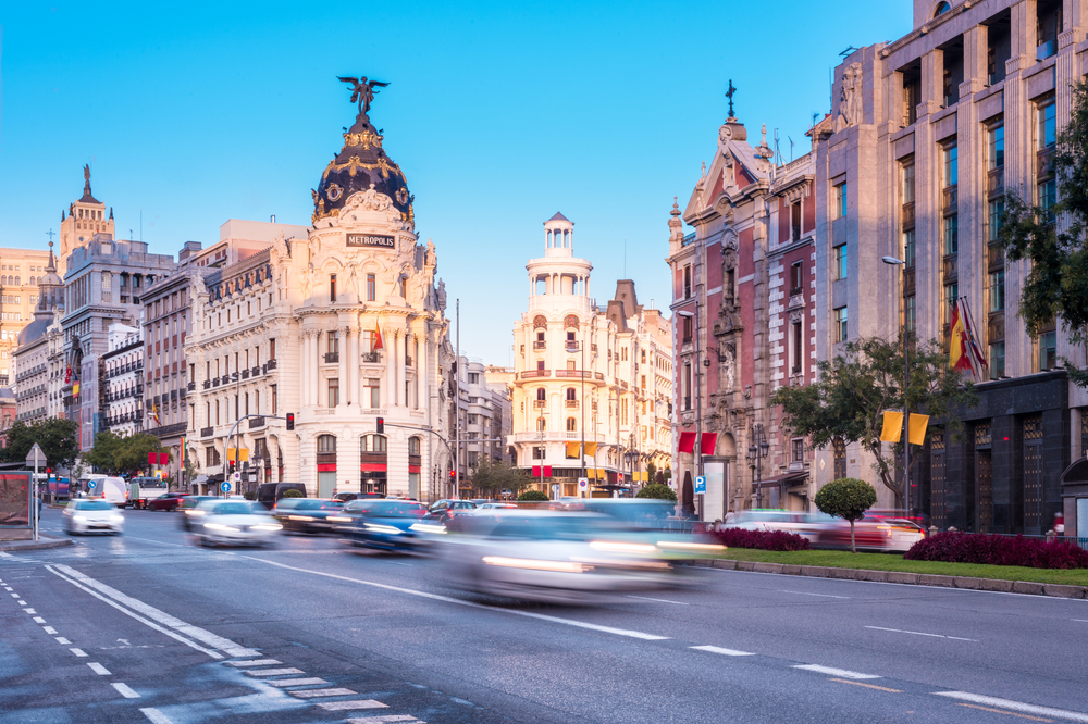18 Best Things to Do in Madrid: Sights, Prices & Tips 26 The Metrópolis Building on Gran Vía in Madrid