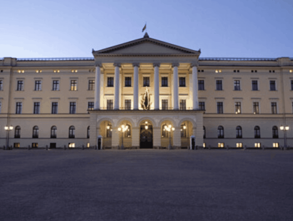 17 Best Things to Do in Oslo: Sights, Prices & Tips 26 The Royal Palace in Oslo