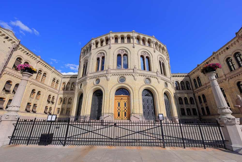 17 Best Things to Do in Oslo: Sights, Prices & Tips 36 The Storting building in Oslo