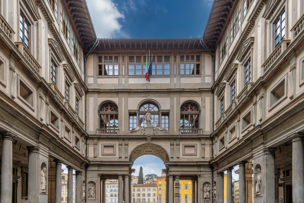 20 Best Things to Do in Florence: Sights, Prices & Tips 25 The arcaded courtyard of the Uffizi Gallery in Florence