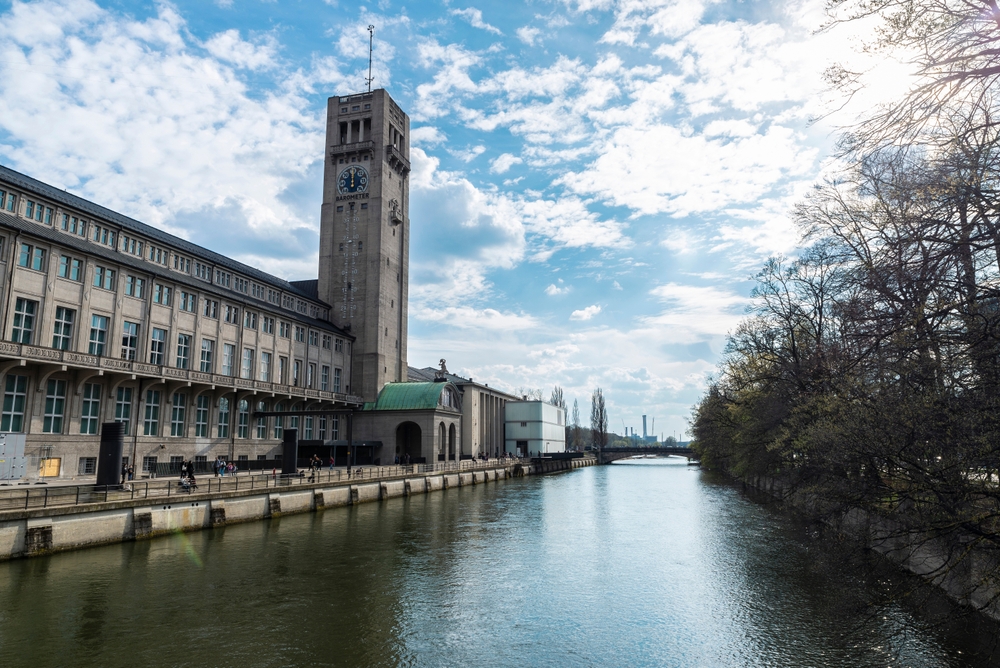 18 Best Things to Do in Munich: Sights, Prices & Tips 28 The facade of the Deutsches Museum in Munich