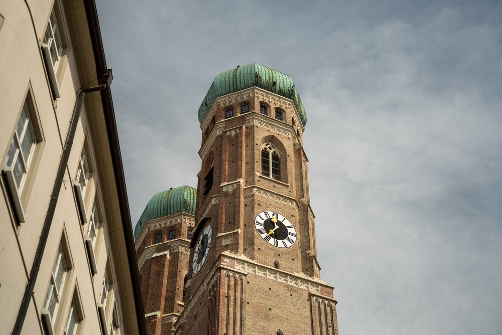 18 Best Things to Do in Munich: Sights, Prices & Tips 22 The two towers of the Frauenkirche with their green domes in Munich
