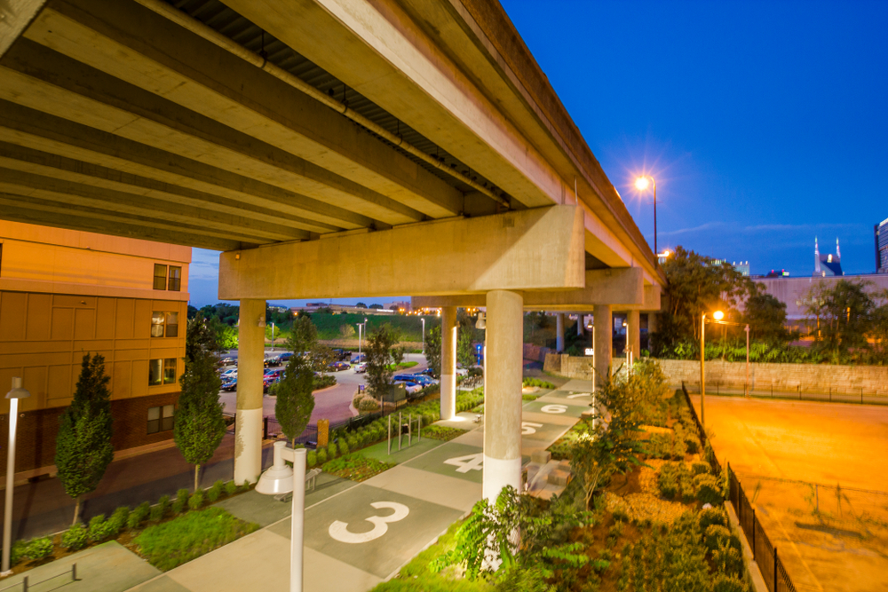 Where to Stay in Nashville? The 5 Best Areas & Places to Stay 8 Walkway in The Gulch in Nashville in the evening